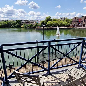  Apartment Wapping 700sqft 2 Bedroom - South Facing Dockside Views - Secure Parking United Kingdom